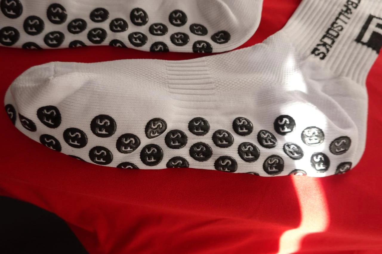 Non-slip white FS football socks with grip size 40-46 – photo 4
